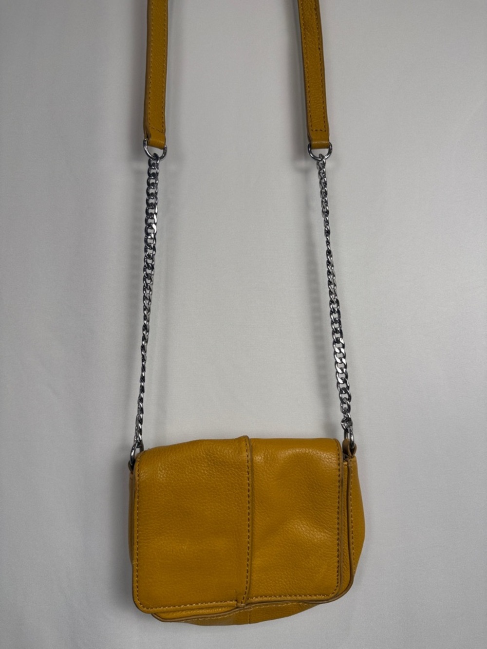 ✨Neiman Marcus Leather Chain Link Crossbody Coin Purse Mustard Yellow